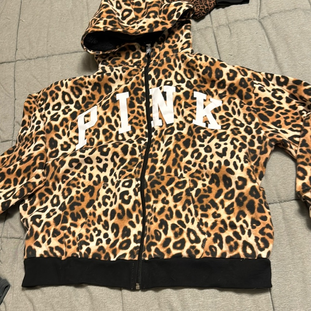 Leopard fill zip with Sherpa hood